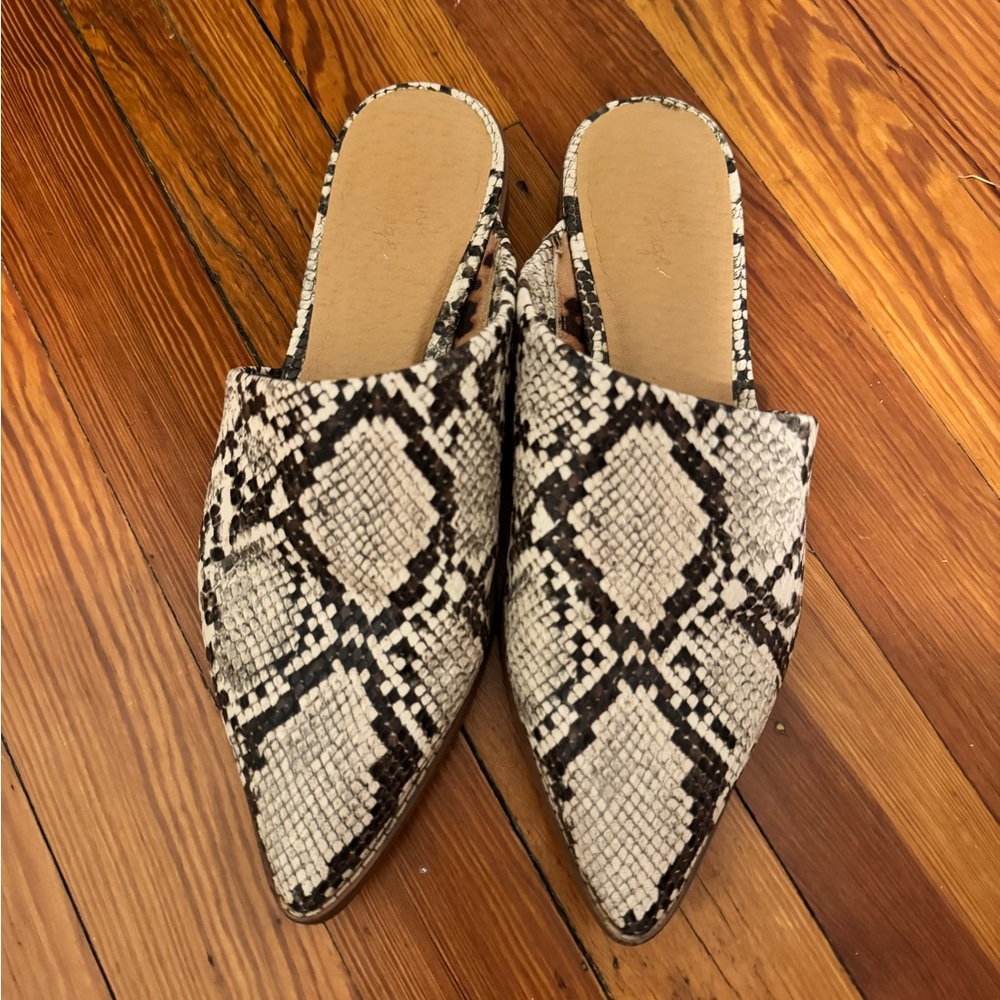 Crown Vintage Pointed Snakeskin Mules